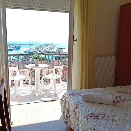 Hotel Robinia Imperia Exterior photo