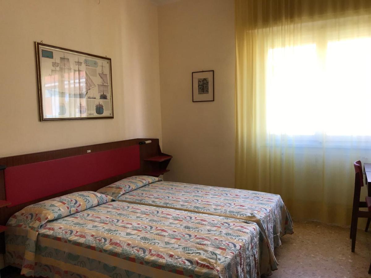 Hotel Robinia Imperia Exterior photo