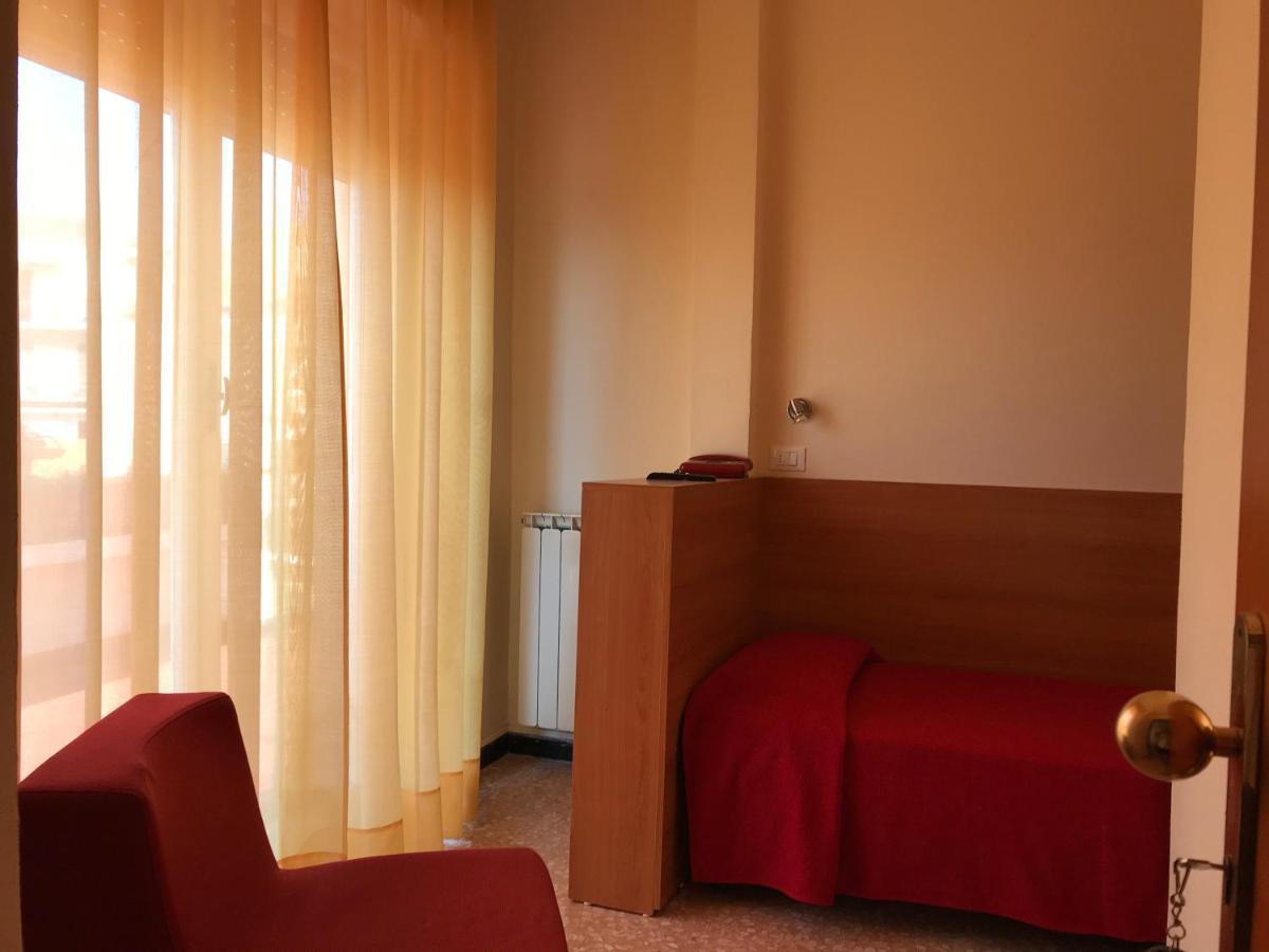 Hotel Robinia Imperia Exterior photo