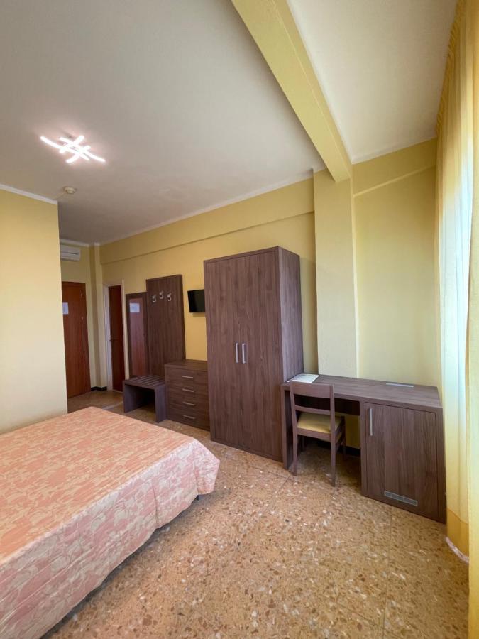 Hotel Robinia Imperia Exterior photo