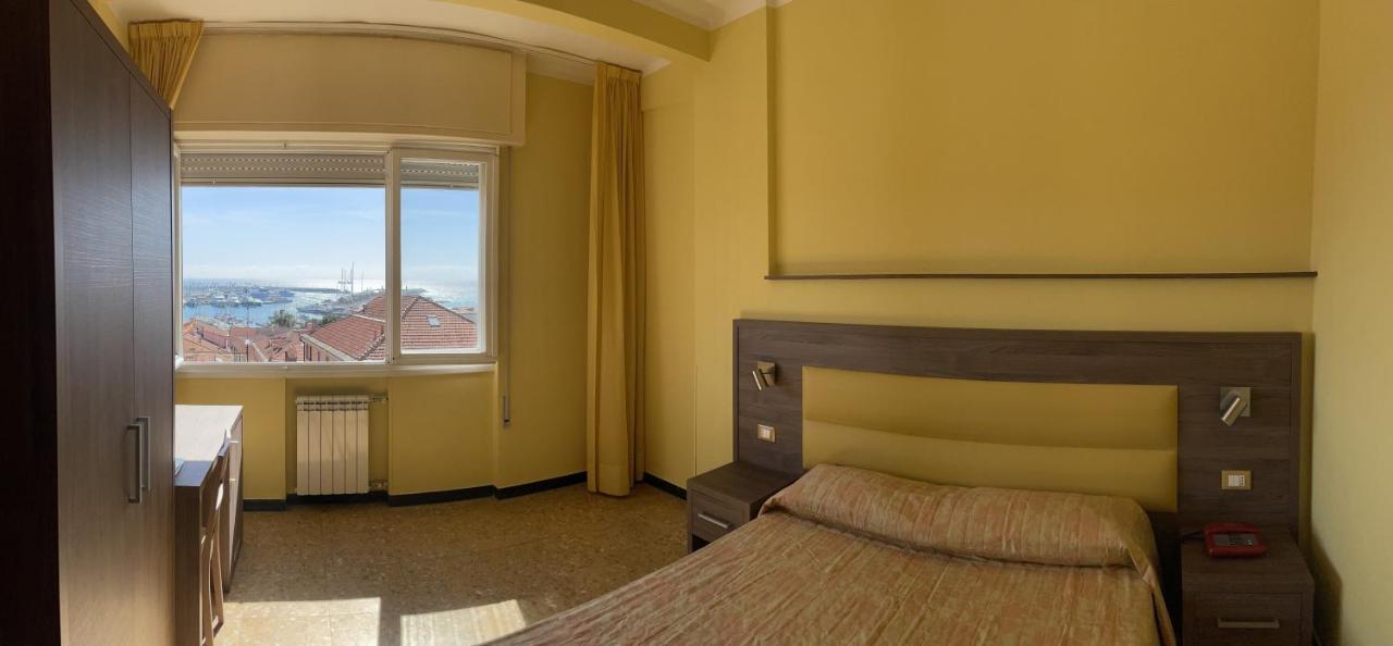 Hotel Robinia Imperia Exterior photo