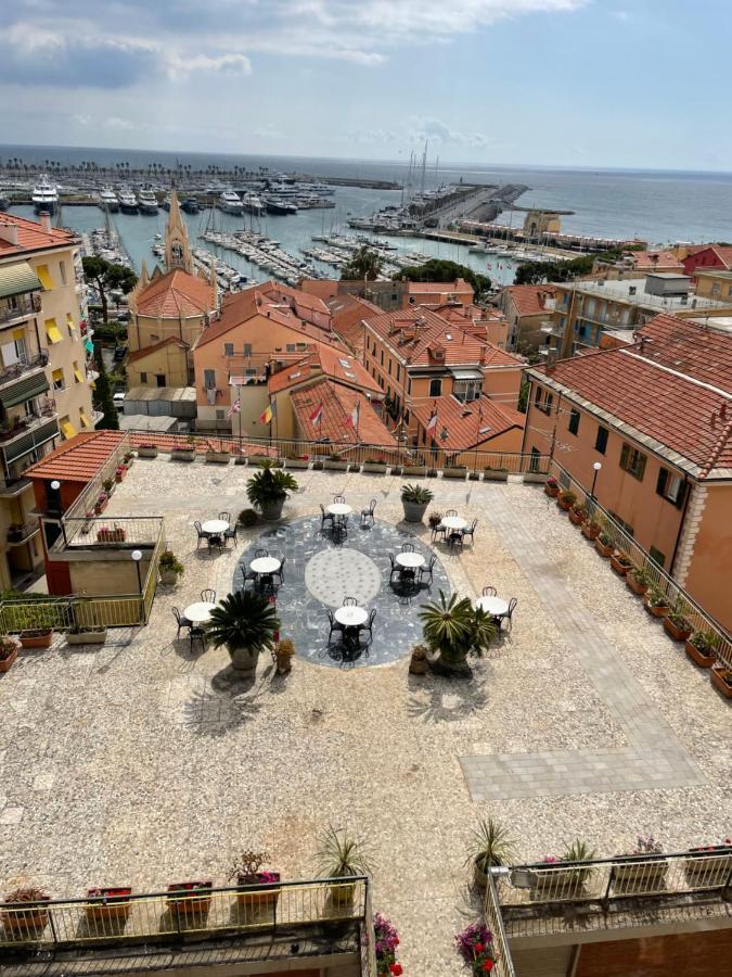 Hotel Robinia Imperia Exterior photo