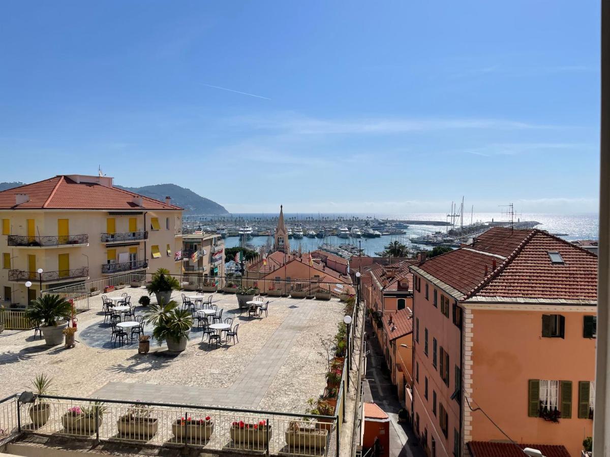 Hotel Robinia Imperia Exterior photo