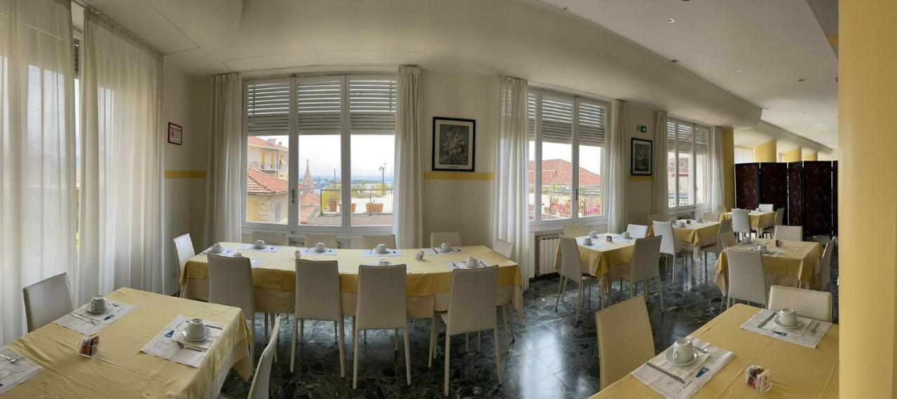 Hotel Robinia Imperia Exterior photo