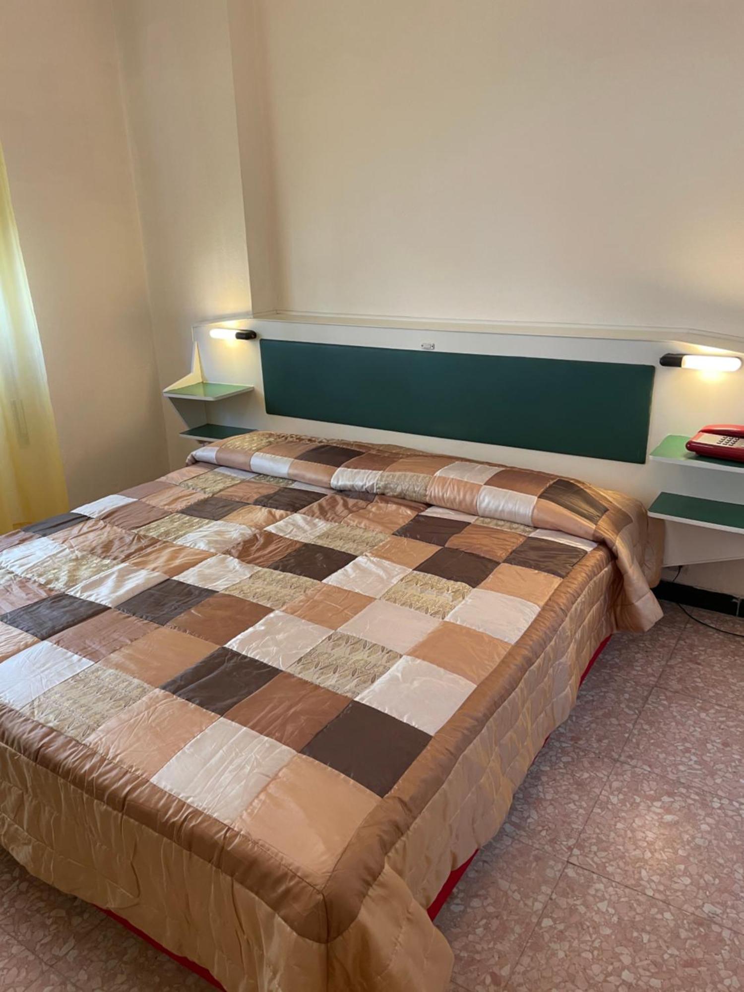 Hotel Robinia Imperia Room photo
