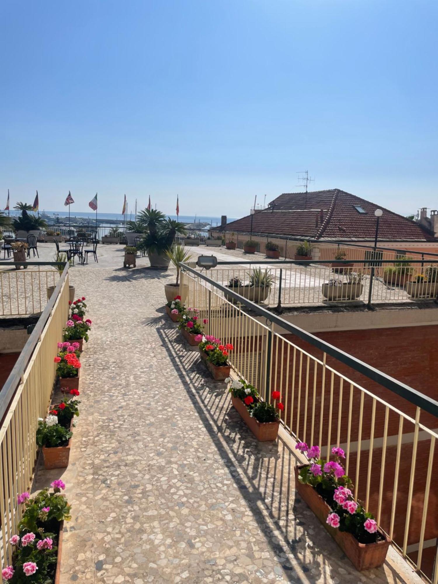 Hotel Robinia Imperia Exterior photo