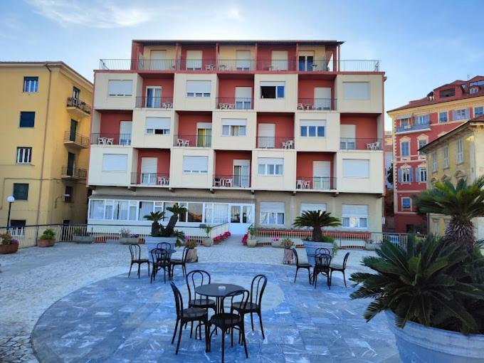 Hotel Robinia Imperia Exterior photo