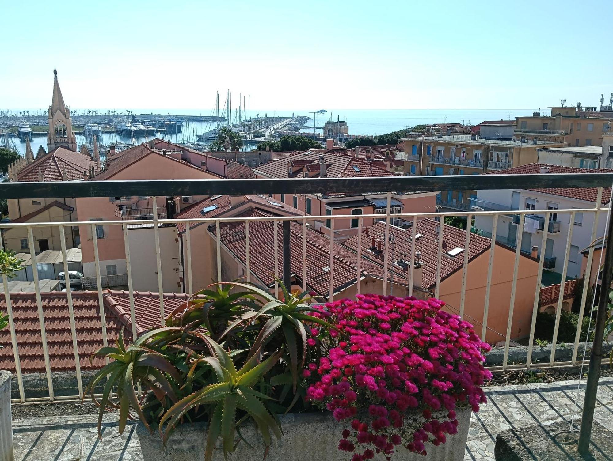 Hotel Robinia Imperia Exterior photo