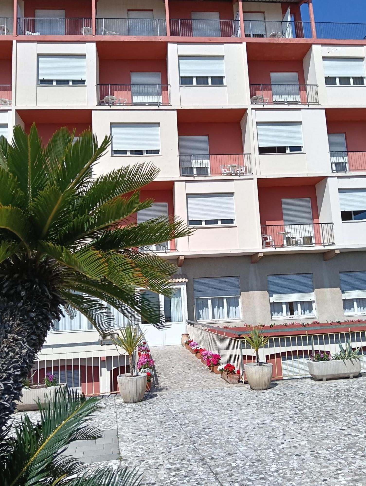 Hotel Robinia Imperia Exterior photo