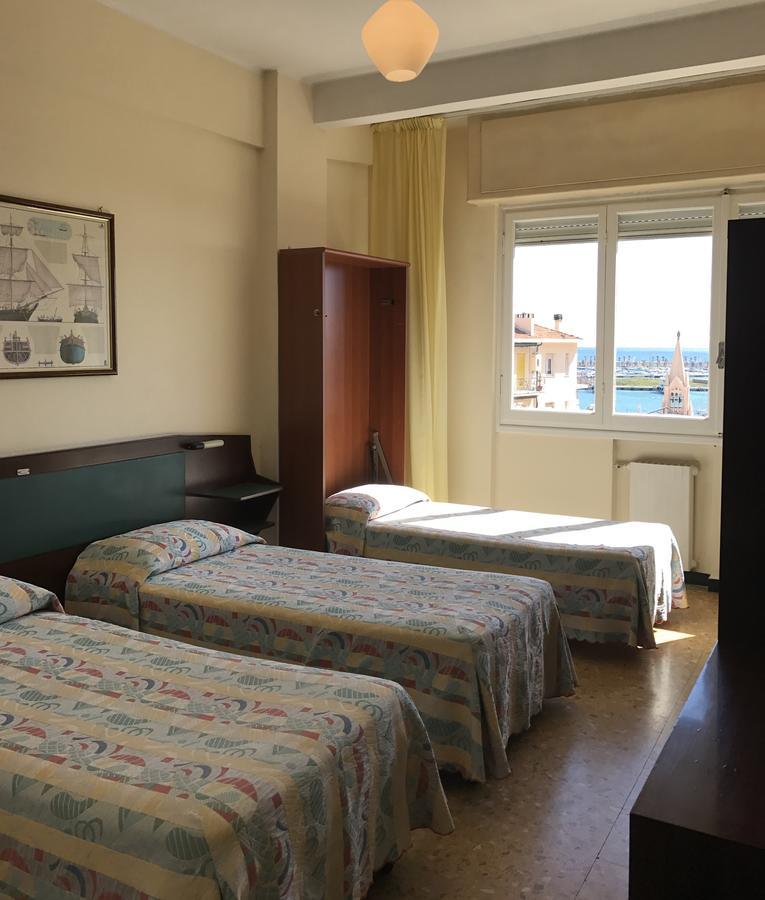 Hotel Robinia Imperia Exterior photo