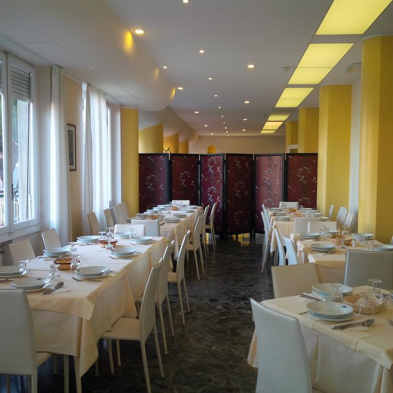 Hotel Robinia Imperia Exterior photo