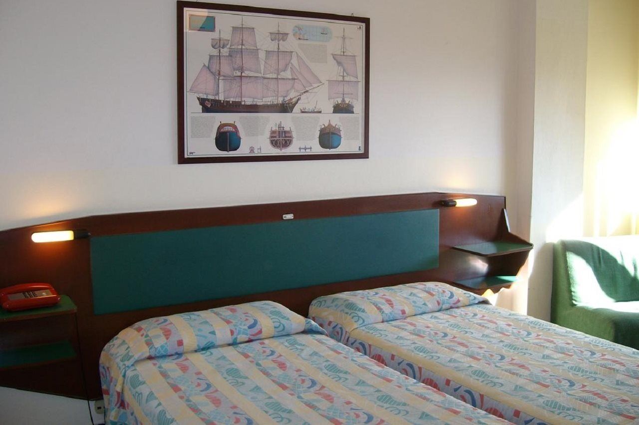 Hotel Robinia Imperia Exterior photo